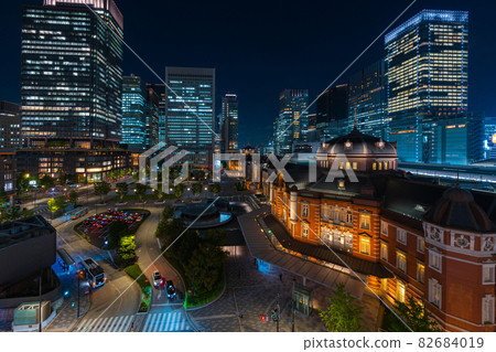Night view of Tokyo Station 82684019