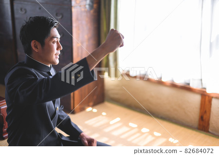 男性肖像』 82684072