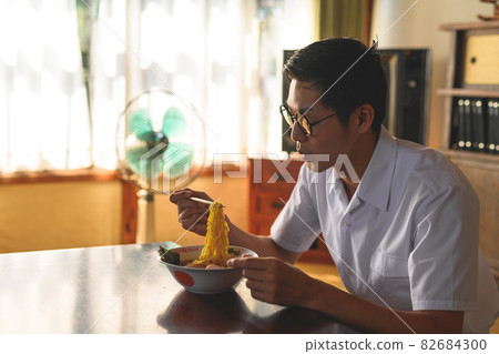 男性肖像』 82684300