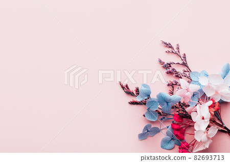 Biodegradable confetti from real dried flowers 82693713