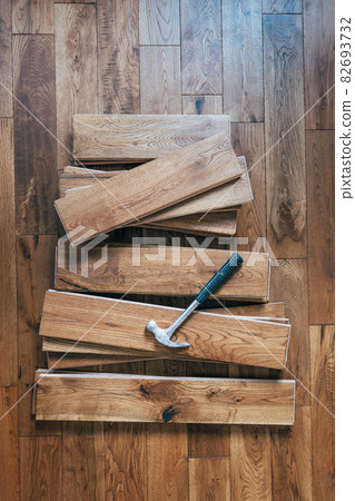 Solid oak wood flooring 82693732