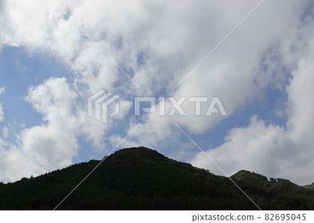 咪咪河沿岸風光 山巒雲海 82695045