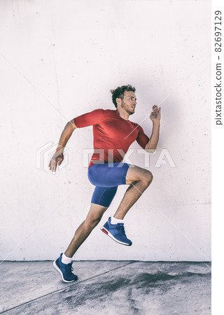 Run athlete runner man running jumping explosive dynamic stretching plyo workout training glutes and body muscles for hiit exercise 82697129