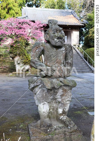 畑山神社的仁王像 82697263