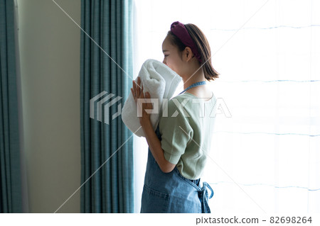 Housewives with bath towels Housewives with bath towels 82698264