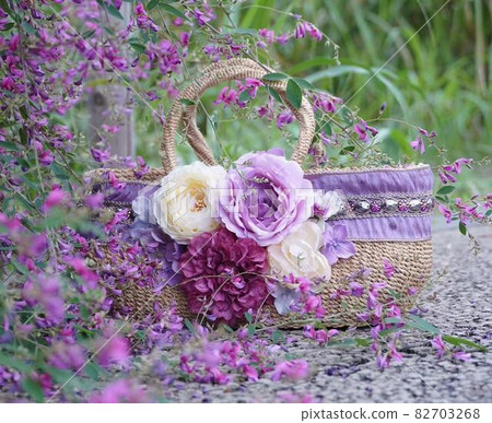 Straw Hat Back and Hagihana * Horizontal rectangular composition Straw Hat Back and Hagihana * Horizontal rectangular composition 82703268