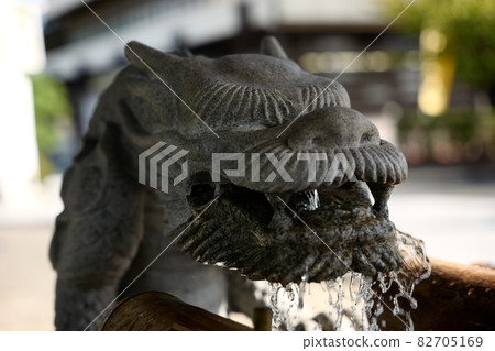 龍在浴室裡 82705169