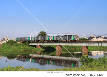 穿越春日川的幸德線1200系列軌道車 82706683