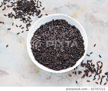 Uncooked wild rice Uncooked wild rice 82707222