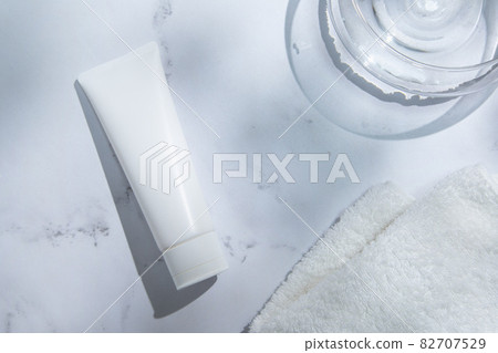 身體乳、洗面奶等。白底/洗臉盆/化妝品照 身體乳、洗面奶等。白底/洗臉盆/化妝品照 82707529