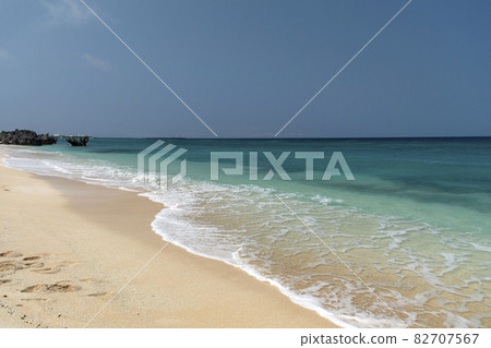 Shinaha Beach on Yoron Island (Sinapa) 82707567