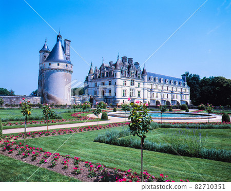French Loire Garden and Chenonceau Castle 82710351