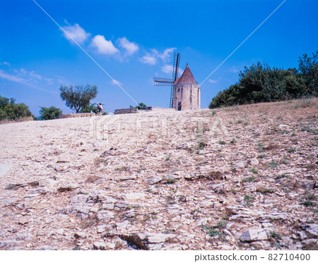 Windmill hut in Fontvieille, France Windmill hut in Fontvieille, France 82710400
