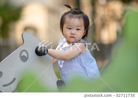 parenting lifestyle baby children 82711738