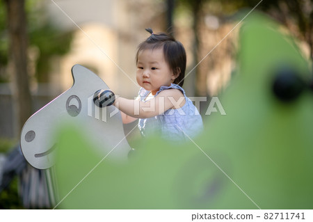 parenting lifestyle baby children 82711741