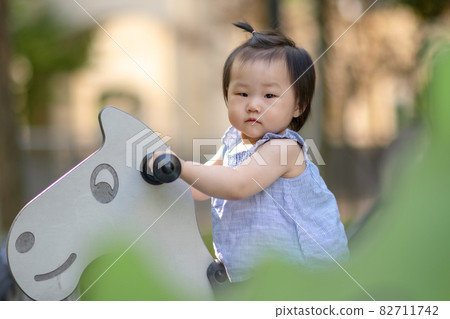 parenting lifestyle baby children 82711742