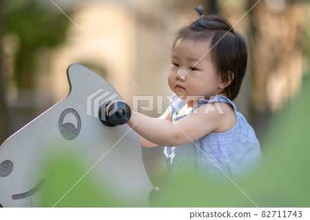 parenting lifestyle baby children 82711743