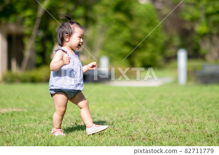 parenting lifestyle baby children 82711779