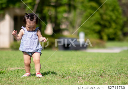 parenting lifestyle baby children 82711780