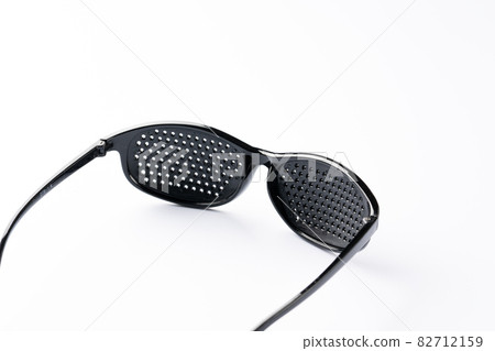Pinhole glasses Pinhole glasses 82712159