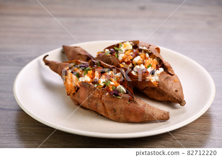 Baked stuffed sweet potato 82712220