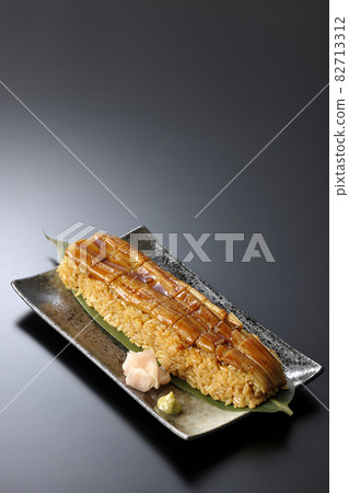 Conger eel placed on bamboo leaves Photographed sushi, gari and wasabi on a black background 82713312