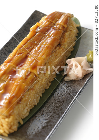 Conger eel placed on bamboo leaves Photographed sushi, gari and wasabi on a white background 82713380