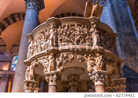 interiors and details of Pisa cathedral, Pisa, Italy interiors and details of Pisa cathedral, Pisa, Italy 82714481