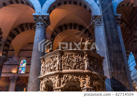 interiors and details of Pisa cathedral, Pisa, Italy interiors and details of Pisa cathedral, Pisa, Italy 82714504