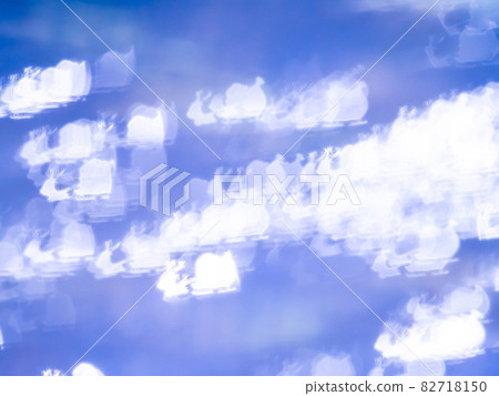 背景材料：聖誕老人和馴鹿藍色剪影圖案的反射 82718150