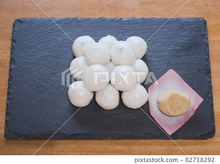 How to stack the moon dumplings of the 13th night, the harvest moon in mid-autumn How to stack the moon dumplings of the 13th night, the harvest moon in mid-autumn 82718292
