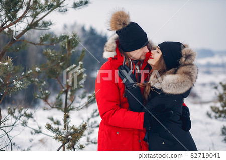 Loving couple walking in a winter park 82719041