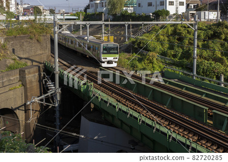 Near Komagome Station, the intersection of the Yamanote Line and Shinjuku Shonan Line Near Komagome Station, the intersection of the Yamanote Line and Shinjuku Shonan Line 82720285