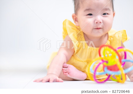 parenting lifestyle baby children 82720646