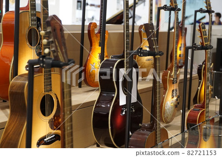 一把吉他 82721153