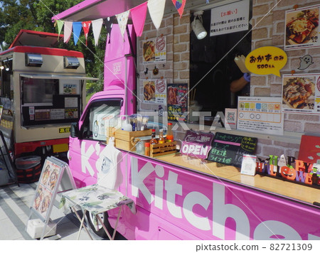 Lunchtime kitchen car Popular kitchen car takeout lunch 82721309