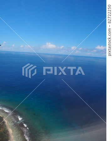 從飛機看見的塔希提島海 從飛機看見的塔希提島海 82722250