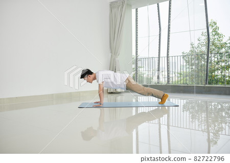 man doing plank exercise at home man doing plank exercise at home 82722796