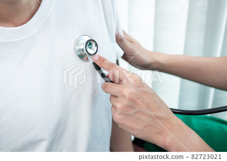 Doctor using a stethoscope checking patient about the problem of illness, sickness condition and recommend with examining treatment method 82723021