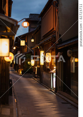 [Kyoto] Pontocho cityscape / night 82723711