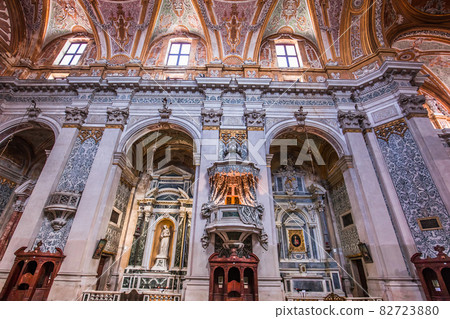 interiors of chiesa I Gesuiti, Venice, Italy interiors of chiesa I Gesuiti, Venice, Italy 82723880