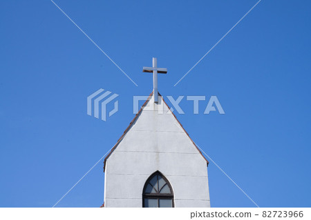 教堂十字架，藍天上的十字架，基督教會，主日彌撒 82723966