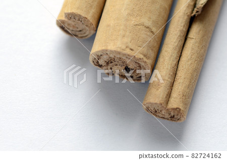 Cinnamon sticks 82724162
