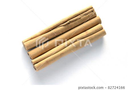 Cinnamon sticks 82724166