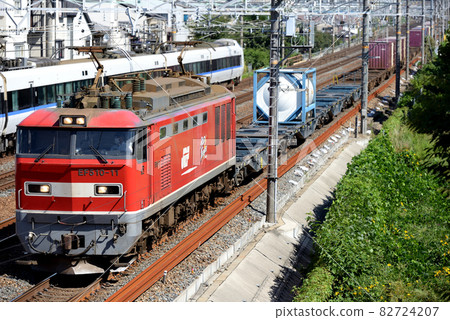EF510-11 container freight train going on the Tokaido main line 82724207