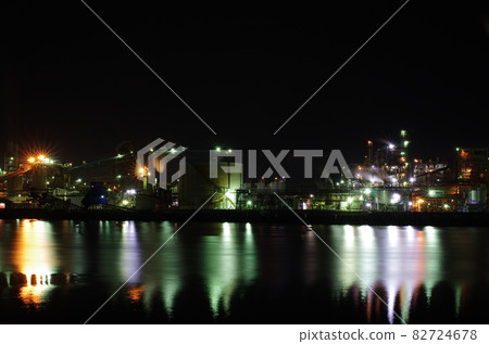 從山口縣周南市周南園區入船町看德山和山口液體工廠的夜景 從山口縣周南市周南園區入船町看德山和山口液體工廠的夜景 82724678