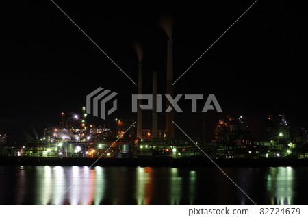 從山口縣周南市周南園區入船町看德山和山口液體工廠的夜景 從山口縣周南市周南園區入船町看德山和山口液體工廠的夜景 82724679