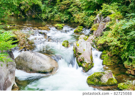 Yamanashi The blue sky of Shosenkyo and the river that flows through the valley Yamanashi The blue sky of Shosenkyo and the river that flows through the valley 82725088