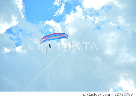 Take a walk in the sky while looking at the mountains of Hakone and Mt. Fuji 82725799