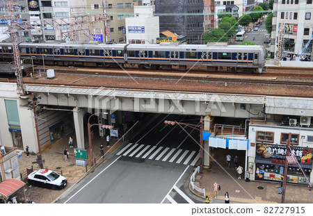 207 series train running near Motomachi 82727915